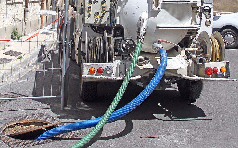 camion pompe egout Bagnolet